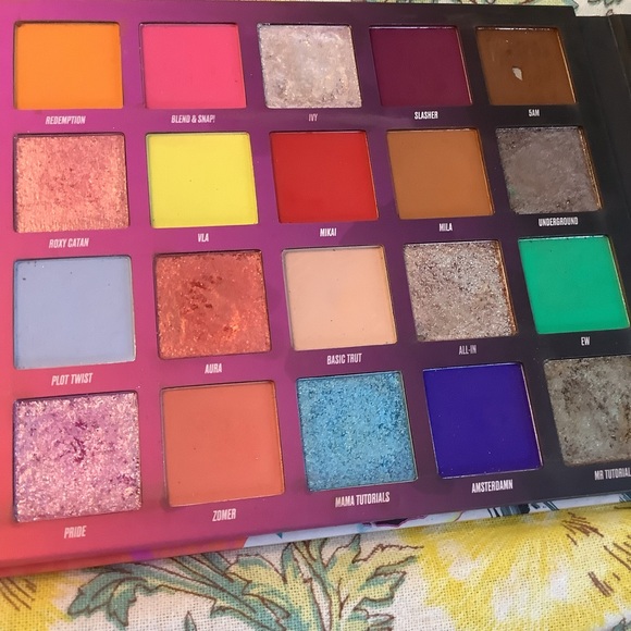 Beauty Bay + Nikki Tutorials Pallet - Picture 4 of 11